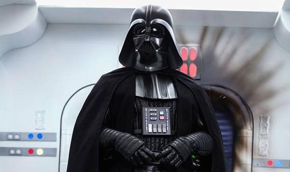 HotToys revela a esperada action figure de Darth Vader