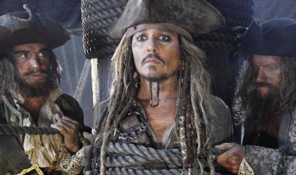 Primeira imagem de Johnny Depp em Piratas do Caribe 5