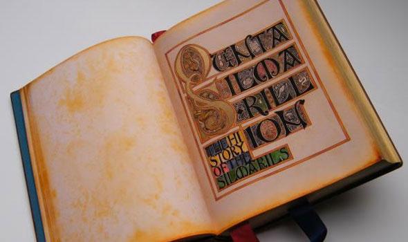Estudante transforma o livro "Silmarillion" em obra de arte