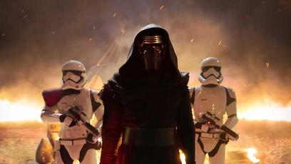 Confira novas imagens de Kylo Ren e Constable Zuvio em Star Wars: O Despertar da Força