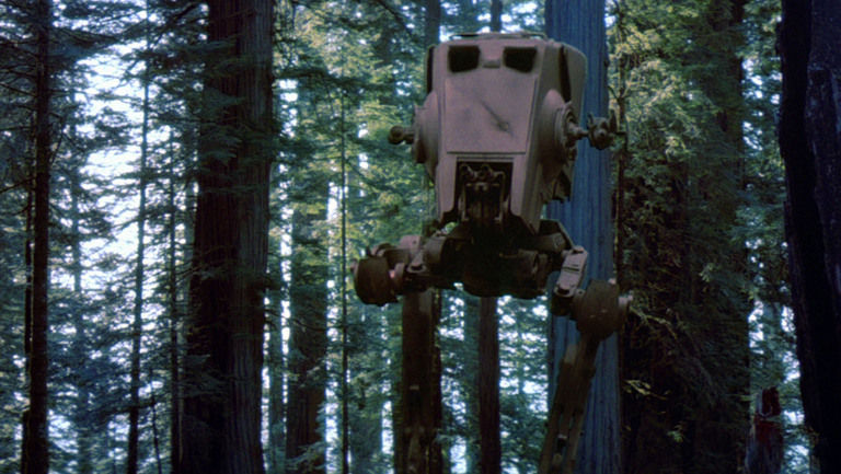 Este AT-ST em tamanho real é o melhor "action figure" que alguém poderia ter