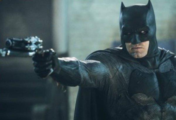 Veja mais detalhes do Batmóvel, das armas e dos heróis de Batman vs Superman: A Origem da Justiça