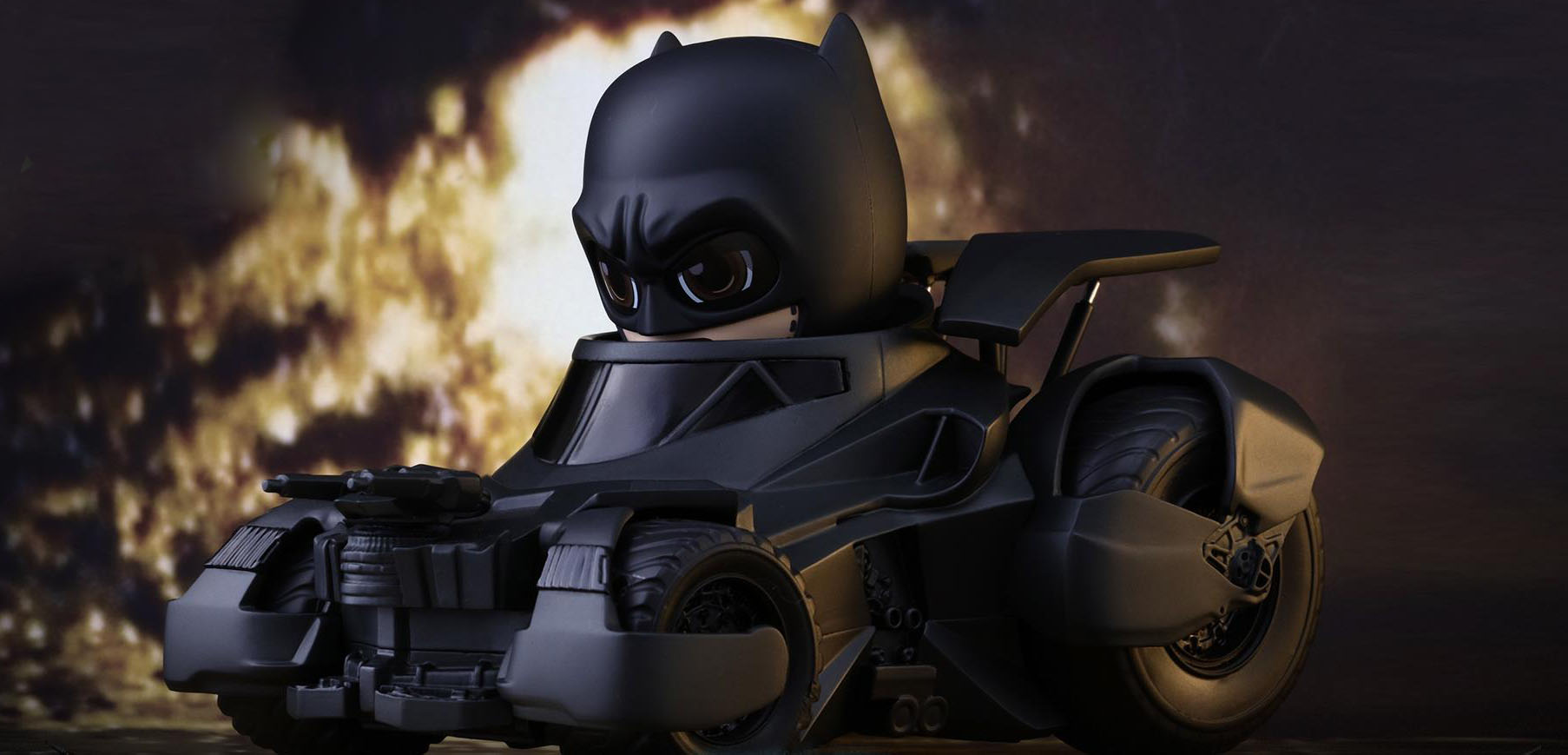 Batman versão cosbaby usa a fofura como arma para derrotar o Superman