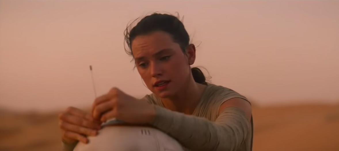 Vídeo promocional de Star Wars: O Despertar da Força mostra a amizade de Rey e BB-8