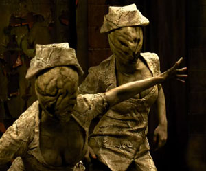 Ataque de enfermeiras em cena de Terror em Silent Hill: Revelação!
