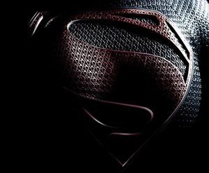 [SDCC 2012] DC: Clipe de Arrow, descrição de cena e pôster de Man of Steel