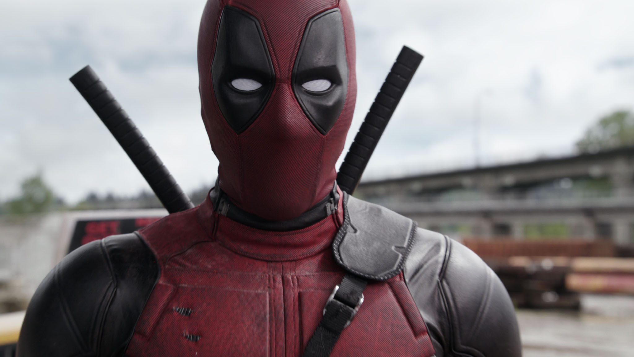 Deadpool aparece para zoar a versão honesta do próprio trailer