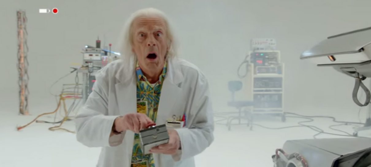 Doutor Brown volta para o futuro em teaser do curta Doc Brown Saves the