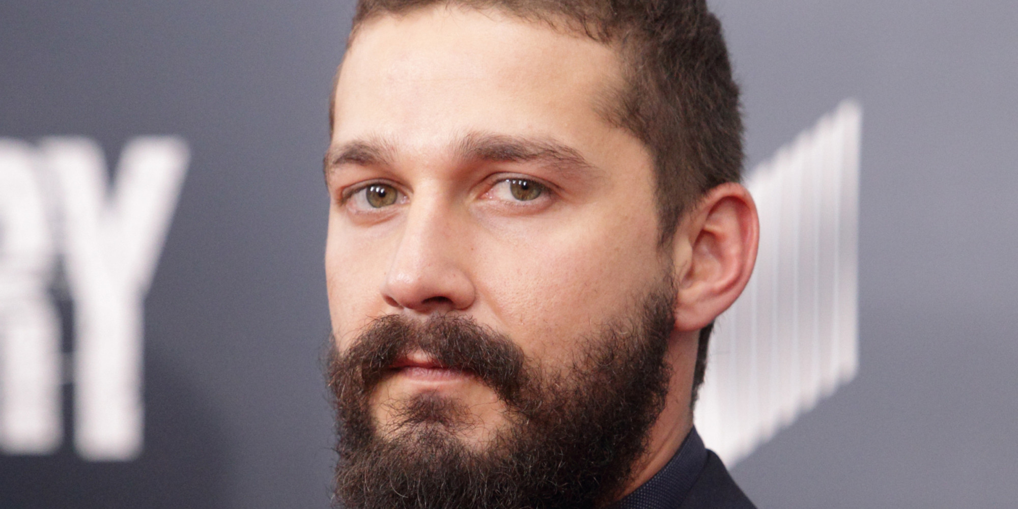 Shia LaBeouf vai passar 24 horas conversando com pessoas em um elevador