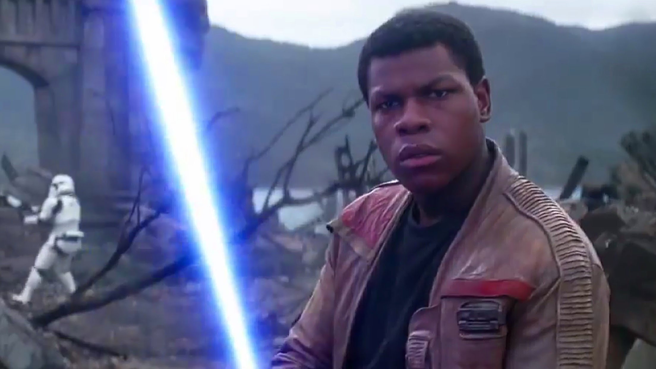 Star Wars: Os Últimos Jedi | Rian Johnson tem um estilo único, diz John Boyega