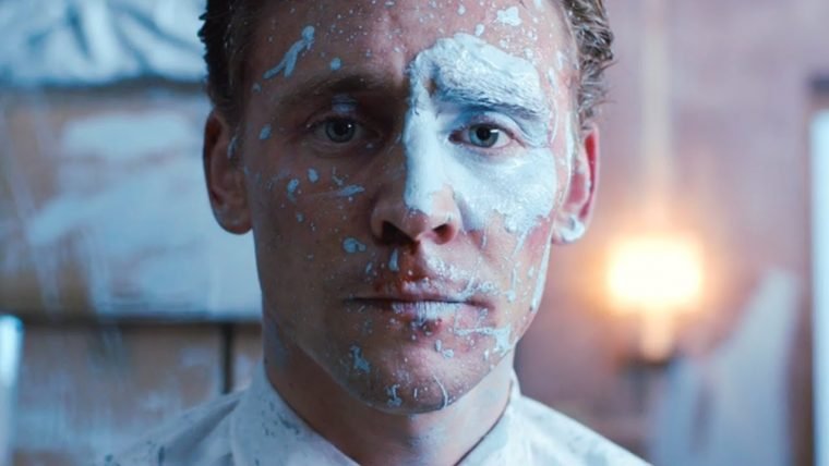 Tom Hiddleston aprende rápido no trailer de High-Rise