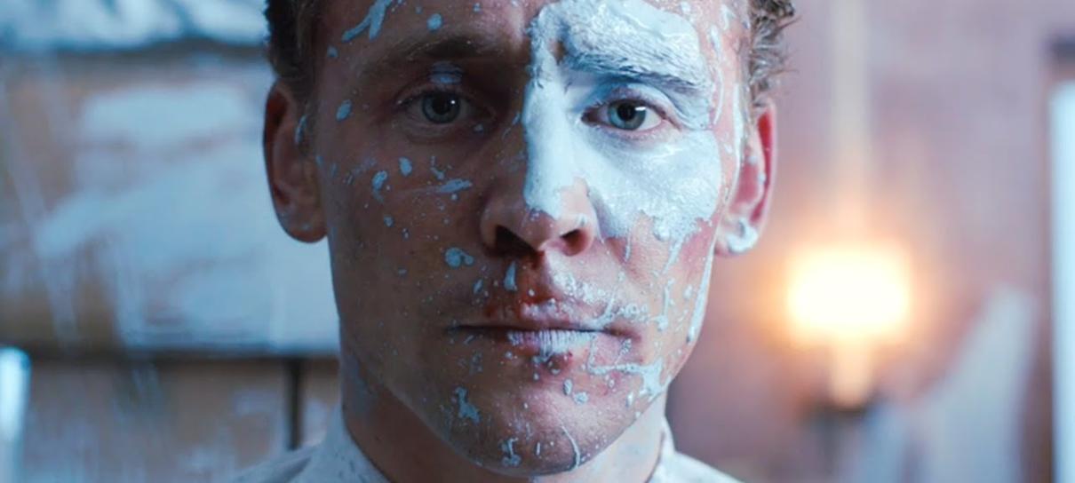 Tom Hiddleston aprende rápido no trailer de High-Rise