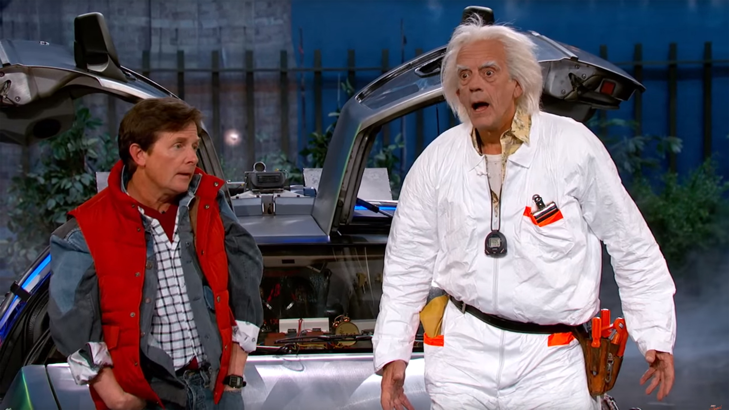 Marty McFly e Doc Brown chegam ao "futuro" durante o programa do Jimmy