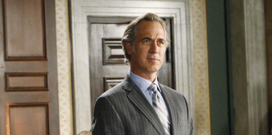 Tom Amandes será o Calculador na quarta temporada de Arrow