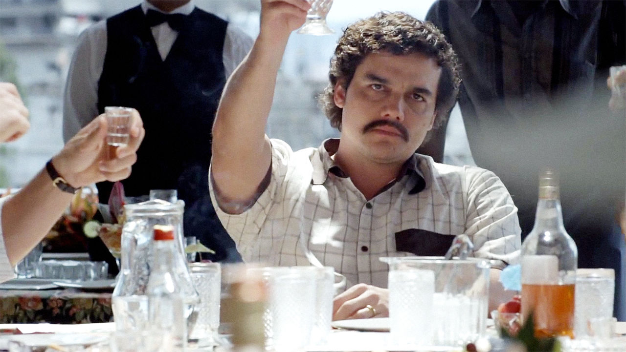 Netflix sente o cheiro do sucesso e confirma nova temporada de Narcos