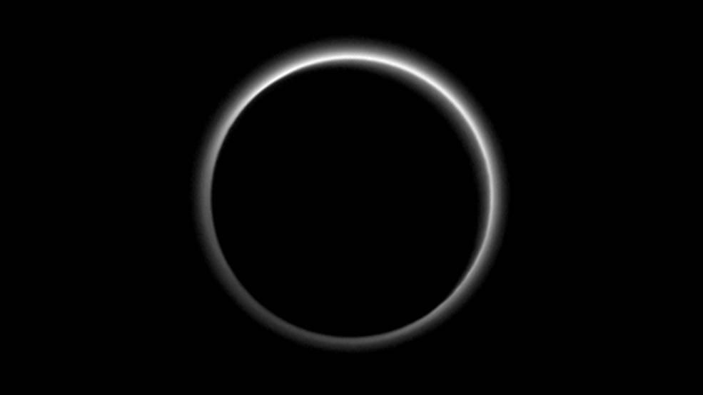 Foto mais recente da New Horizons revela detalhes sobre a atmosfera de Plutão