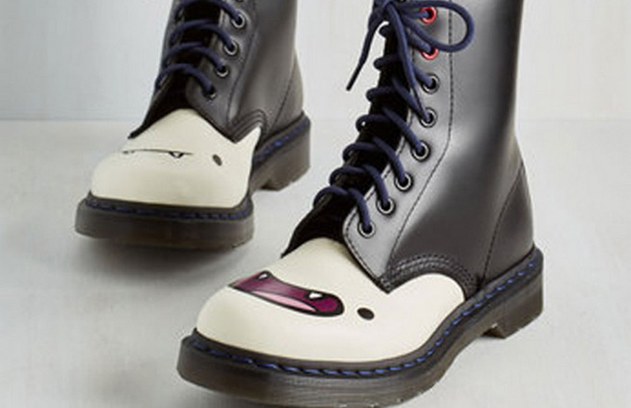 Botas da Marceline querem beber o vermelho de seus outros sapatos