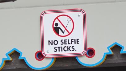 "Pau de selfie" está banido dos parques da Disney