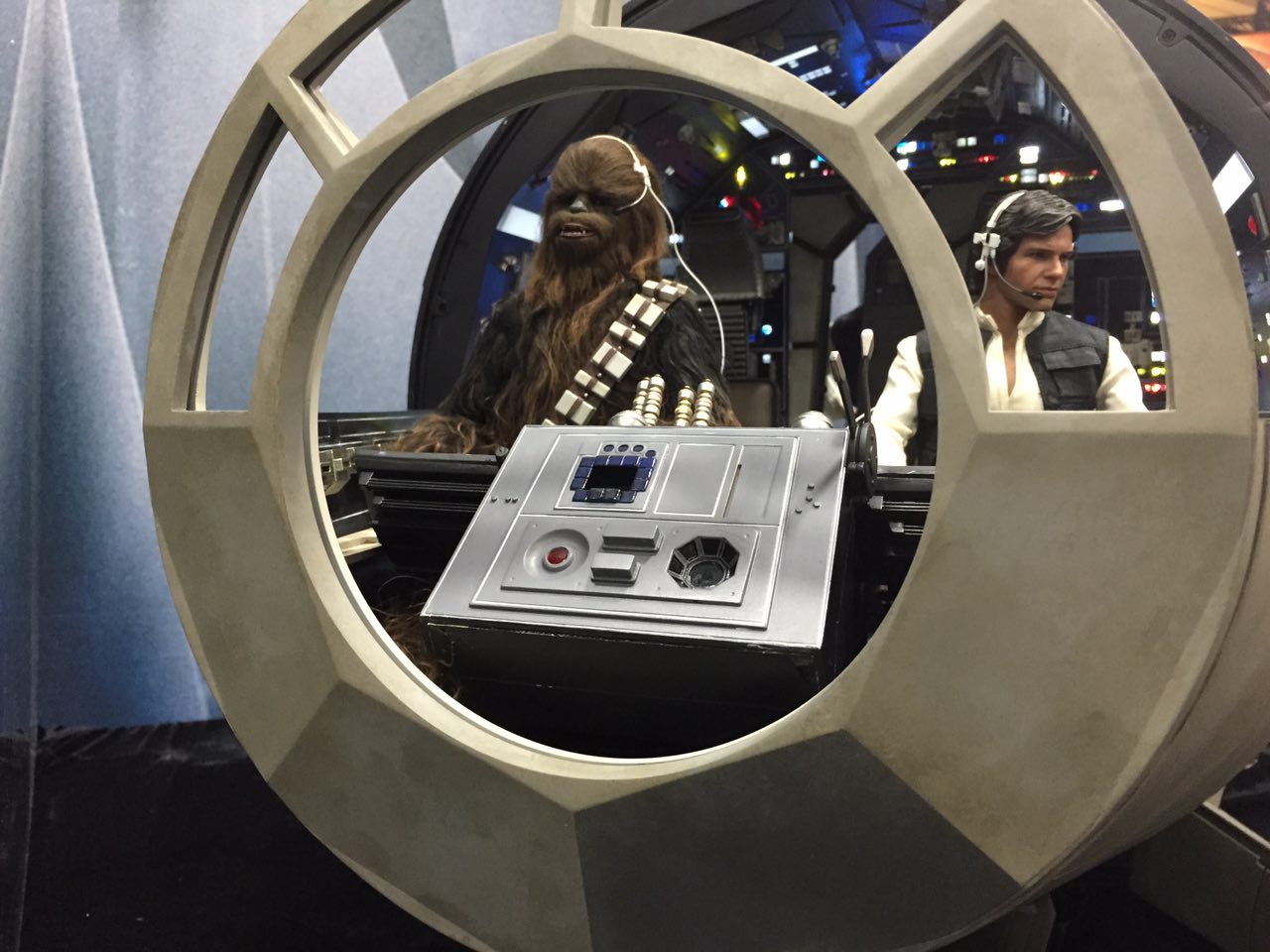 [SDCC] Hot Toys revela cockpit da Millennium Falcon