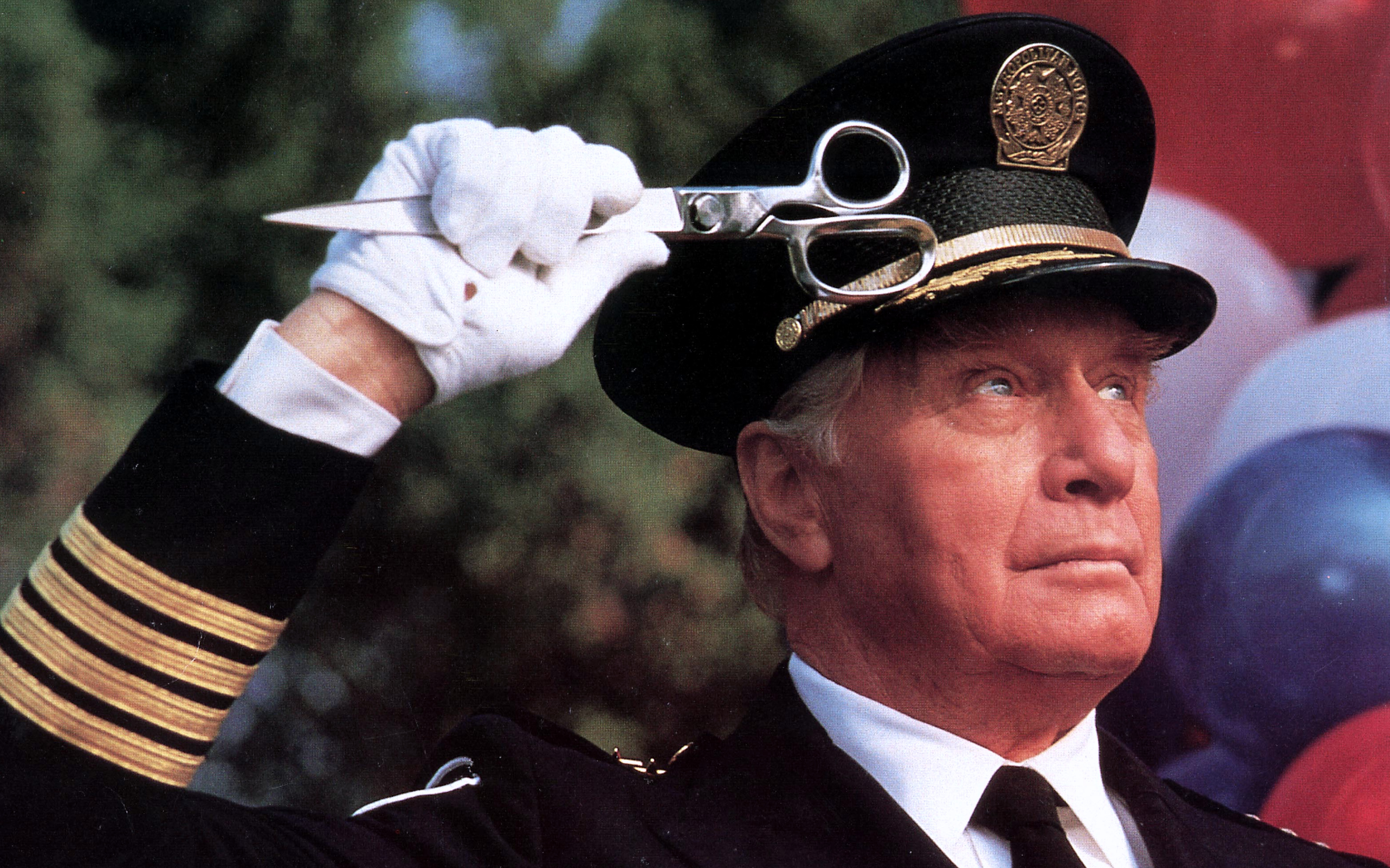 George Gaynes, o Lassard de Loucademia de Polícia, morre aos 98 anos