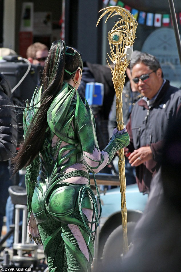rita-repulsa-elizabeth-banks-8