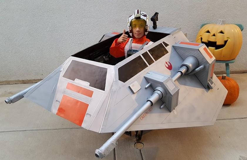 Pai transforma a cadeira de rodas do filho em Snowspeeder