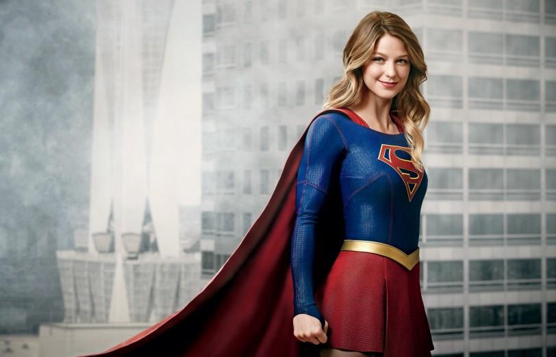 Supergirl muda de canal e é renovada para a segunda temporada