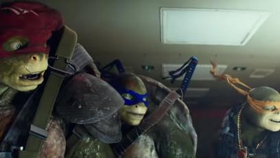 As Tartarugas Ninja não tem medo de altura nesta cena do filme