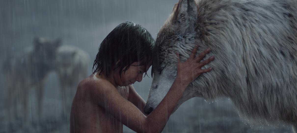 Alcateia tenta proteger um menino em trecho de Mogli: O Menino Lobo