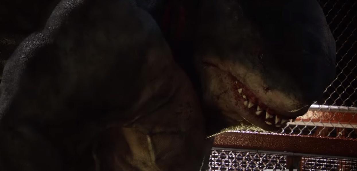 Trecho de Flash mostra Tubarão-Rei fugindo da jaula de contenção